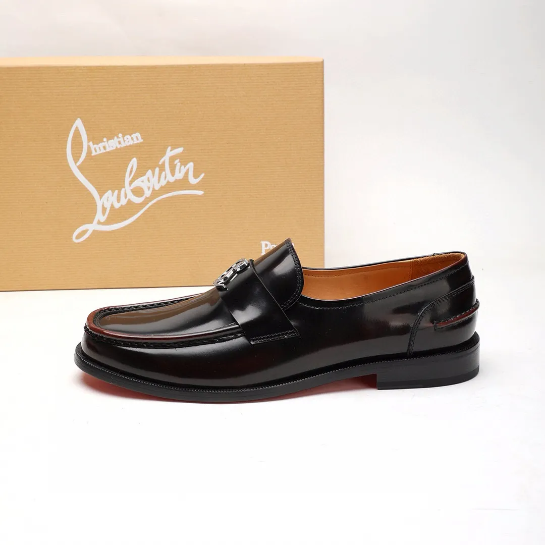 Batch 1,080 yuan 💰••New real shots••CL～High-end men’s 👔casual•loafers with red soles! ••🆑Genuine and top-quality goods from original orders ••✅💯 Purchase goods from top-quality original orders! Original imported patterned cowhide ➕Imported cowhide lining ➕Cowhide feet ➕Original leather outsole~🉑️Feel free to compare the authentic ones! Size: 38-44 (45.46.47 can be customized)